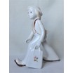 Chłopiec z walizką w stylu art deco wys,21cm szer.17cm
