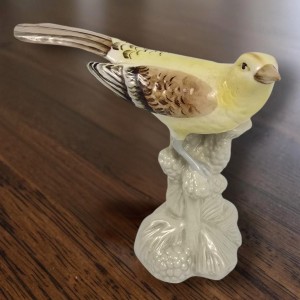 Ptak wśród szyszek (pliszka) Royal Dux Czechy poł. XXw15/17cm